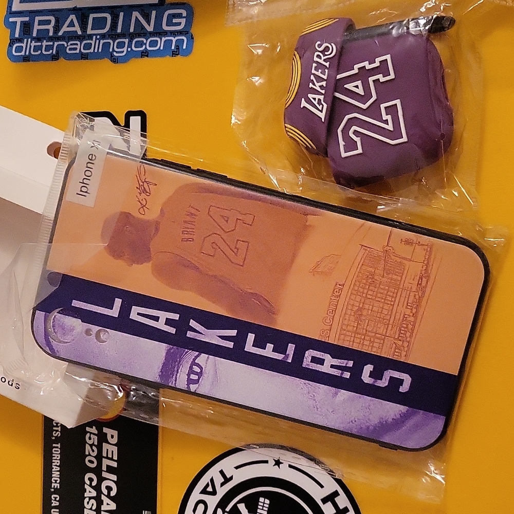IPhone xr and airpods case bundle